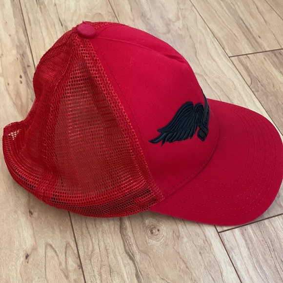 Robin’s jean men’s hat red black logo - Picture 4 of 11